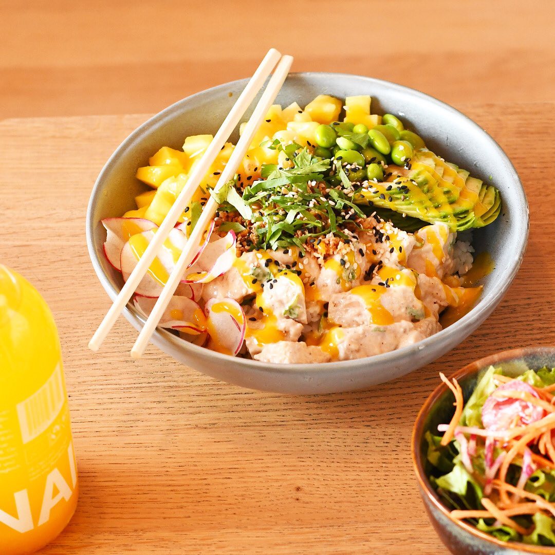 Poké bowl saumon avocat